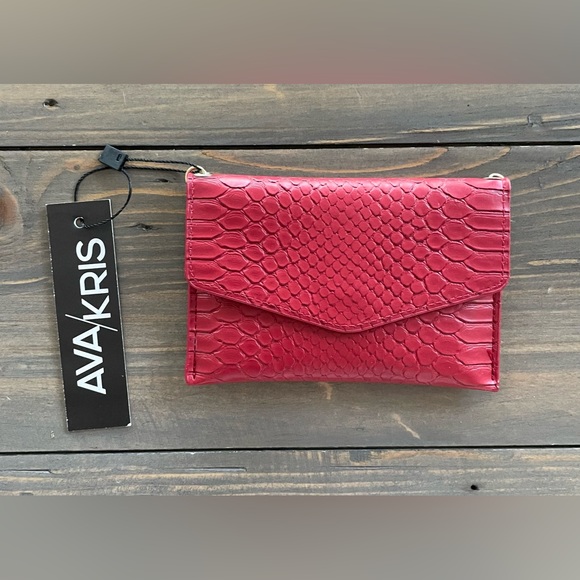 Ava Kris Small Crossbody card purse with chain. New with tags. - Picture 3 of 3